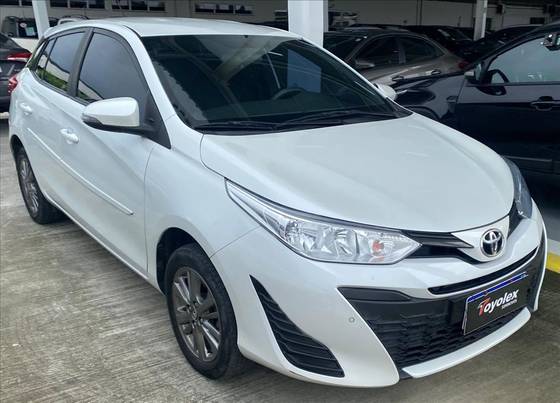 TOYOTA YARIS 1.5 16V FLEX XL PLUS CONNECT MULTIDRIVE TOYOTA YARIS 1.5 16V FLEX XL PLUS CONNECT MULTIDRIVE